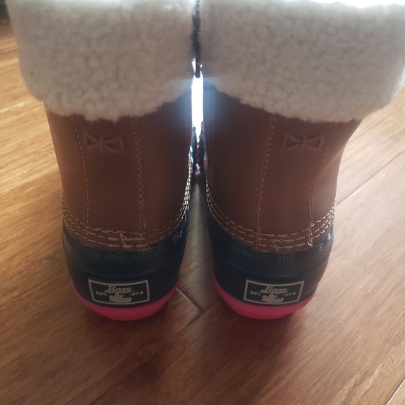 G.H Bass Girls Duck Boots - Picture 4 of 6
